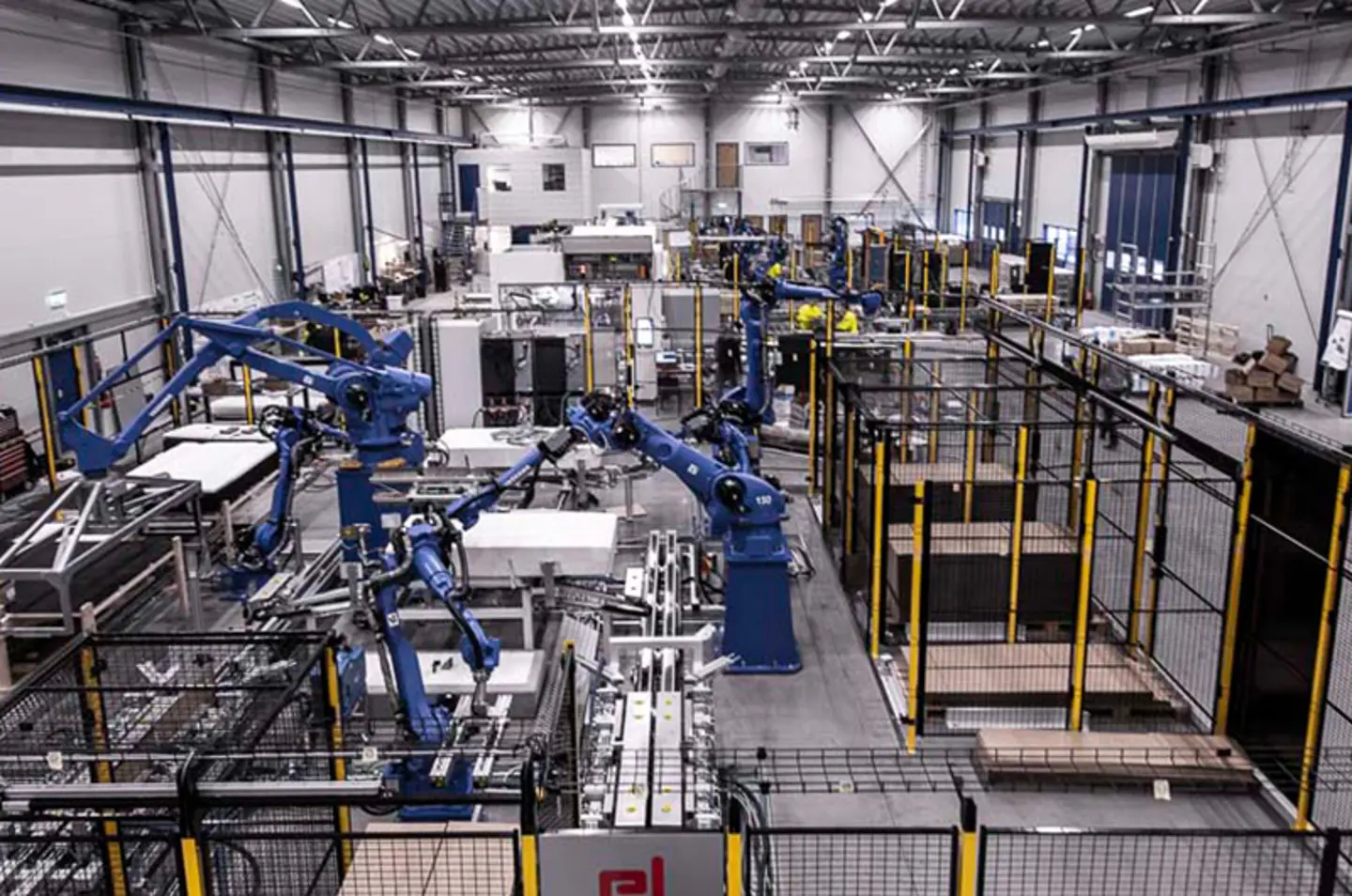 Robotic picking in automated warehouse