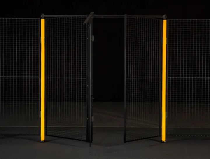 Double Hinge Door – Enables larger opening for wide goods Double Hinge Door – Enables larger opening for wide goods