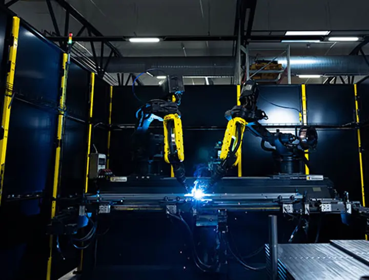 人を外に?ロボットを中に? 人を外に?ロボットを中に?