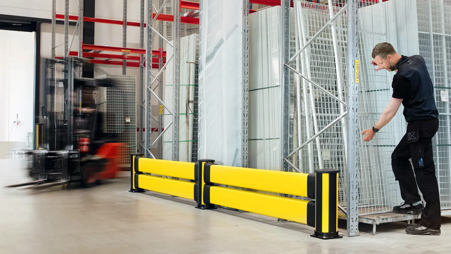 フォークリフトガード